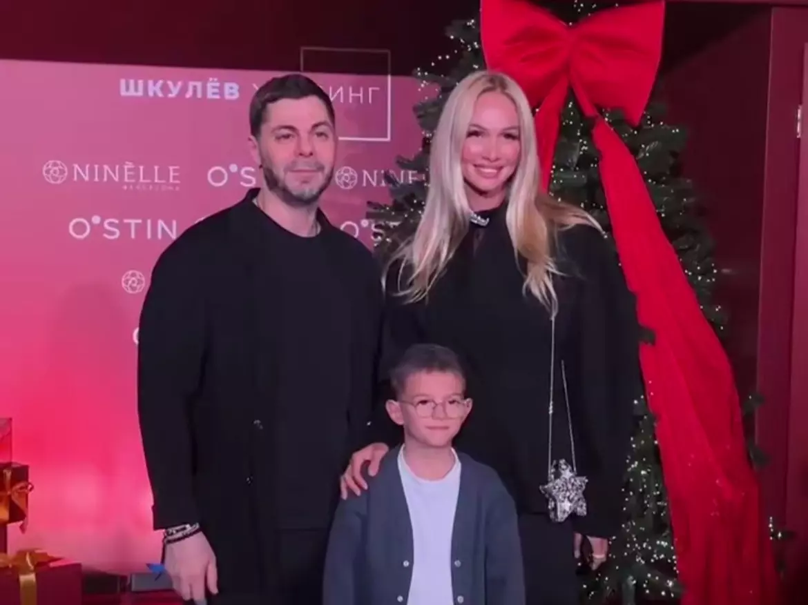 Виктория Лопырева впервые за долгое время вышла в свет с мужем