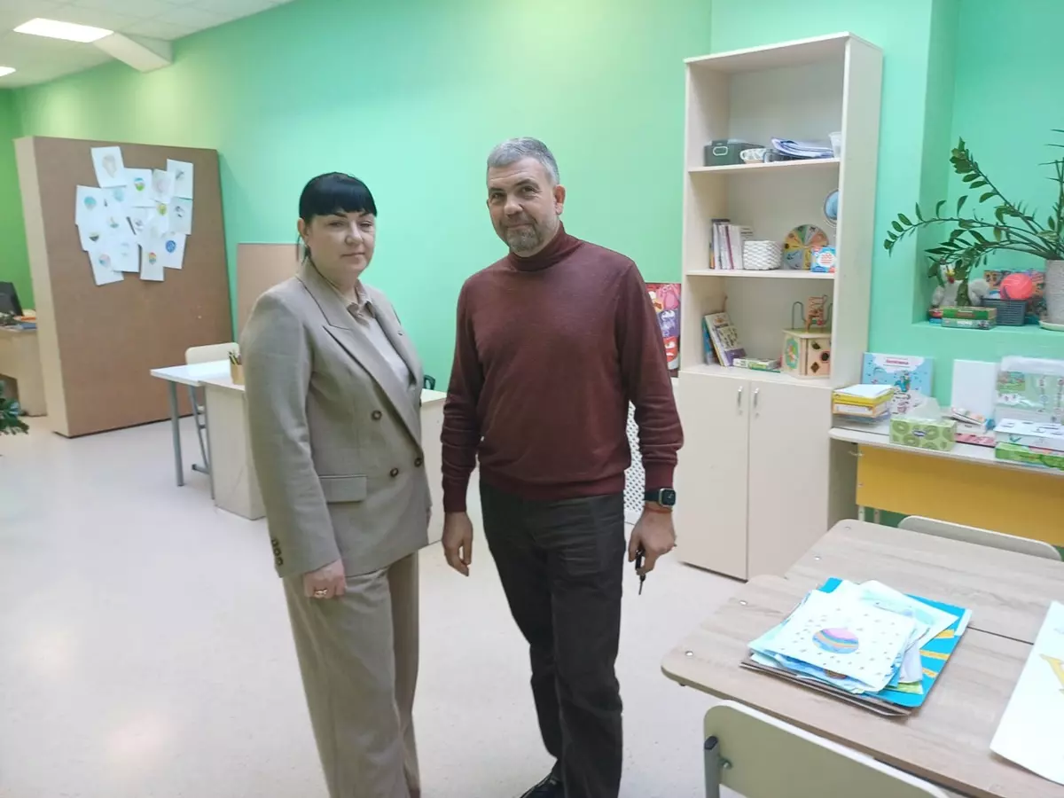 Ростовские делороссы помогают школам