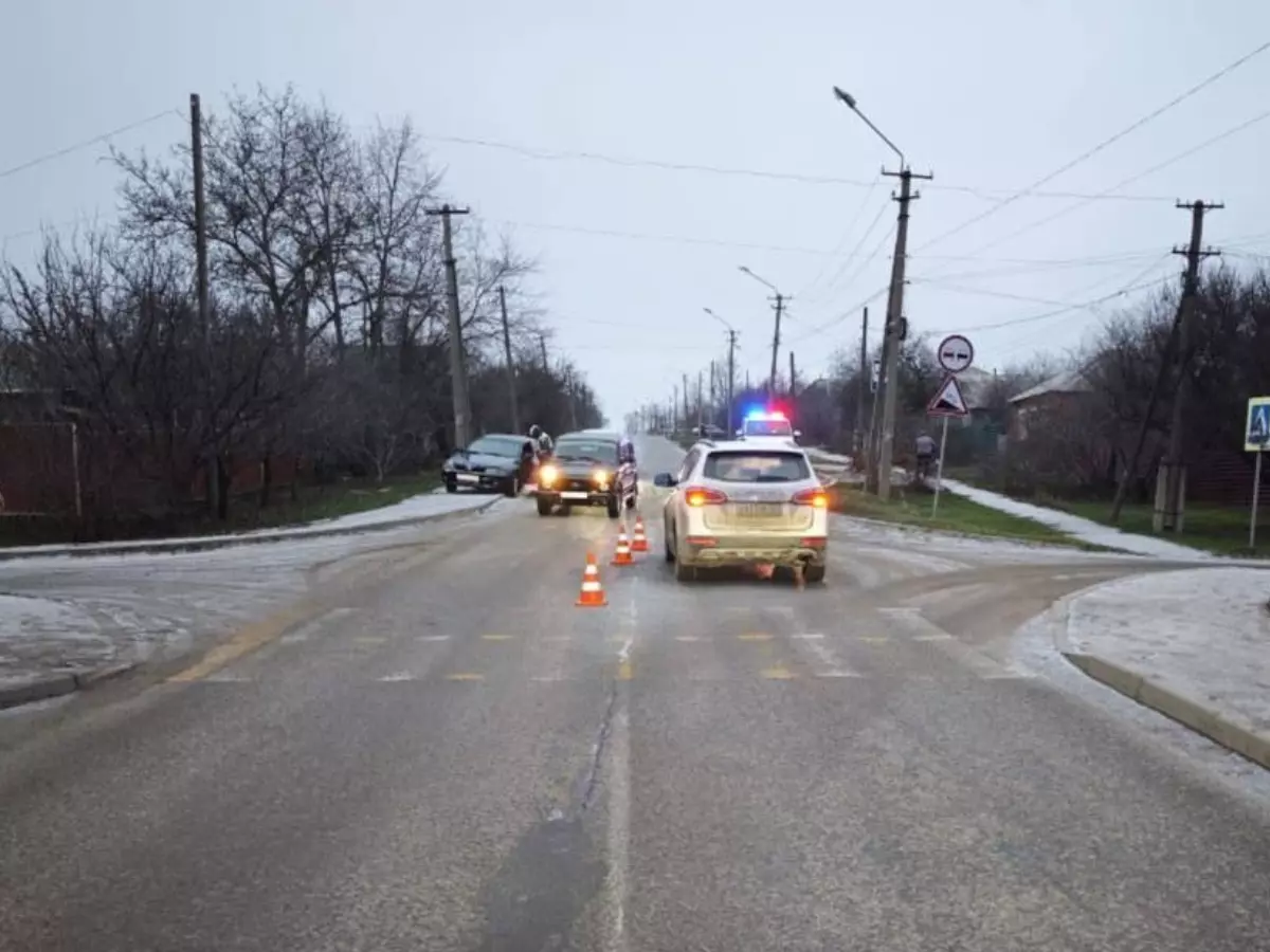 В Ростовской области на пешеходном переходе сбили 14-летнего подростка