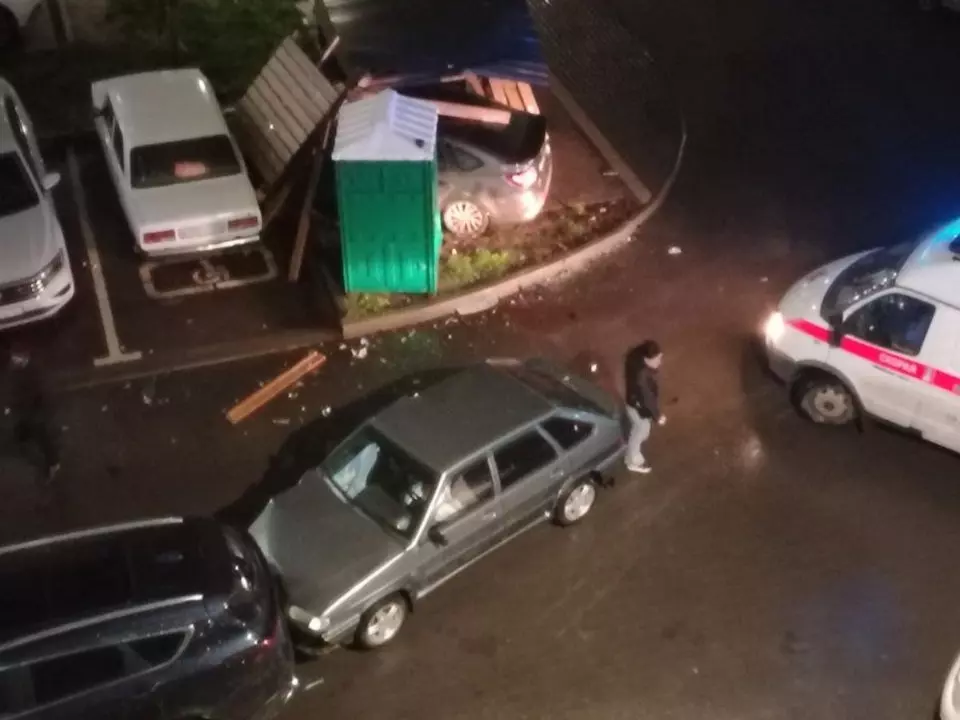 Первое массовое ДТП из-за снегопада в Ростове попало на камеры видеонаблюдения