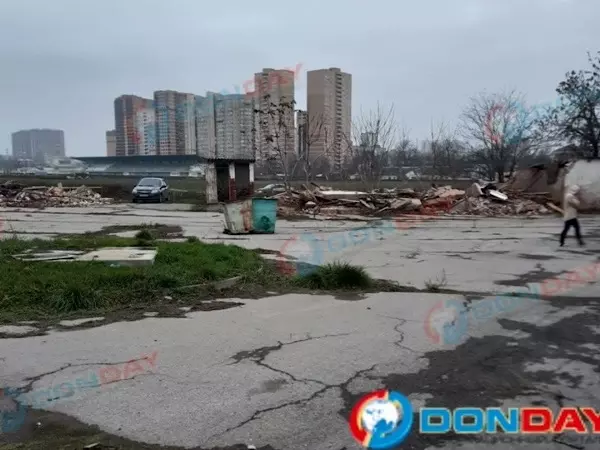 На Ростовском ипподроме снесли около 20 летних конюшен