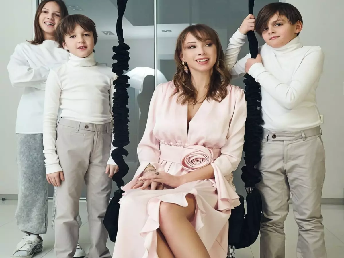 «Разлучница»: Полина Диброва показала семейную идиллию с сыновьями