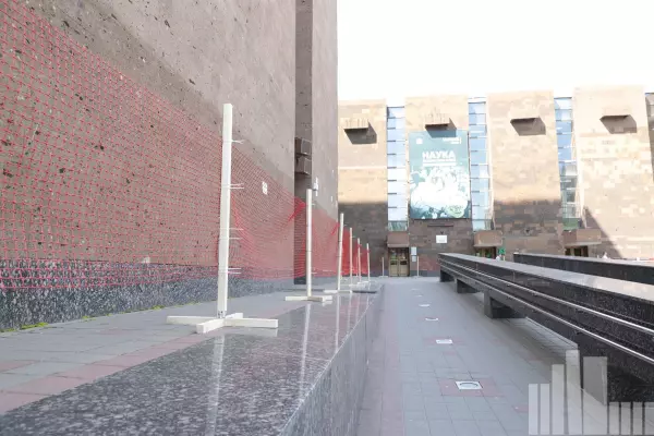 Фото к материалу: Скандальный капремонт здания публички в Ростове поставили на «стоп»