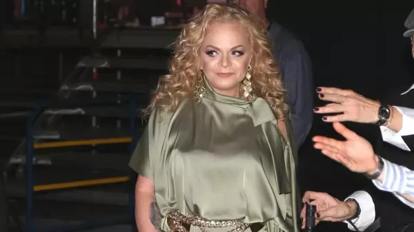 Фото к материалу: Певица Лариса Долина расплакалась на концерте после скандала с квартирой