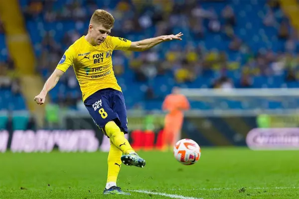 Фото к материалу: ФК «Ростов» ведет переговоры о продлении футболиста Алексея Миронова