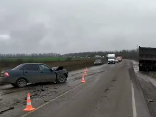 Фото к материалу: Водитель грузовика спровоцировал смертельное ДТП на трассе Ростовской области
