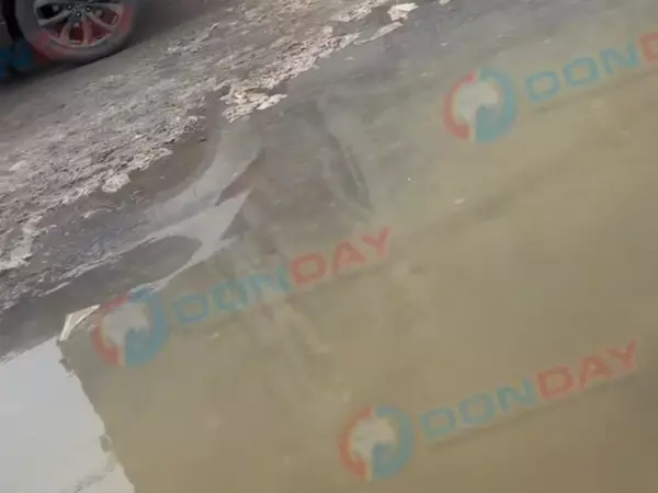 Фото к материалу: В Ростове жители Заводской продолжают страдать от фекального разлива на улице