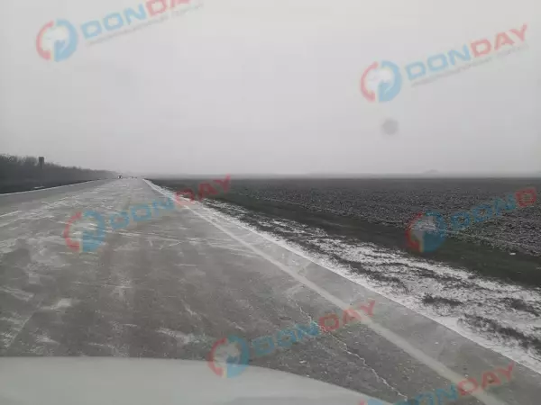 Фото к материалу: Плохая видимость на дорогах и гололед: на Дону объявили желтый уровень погодной опасности из-за непогоды