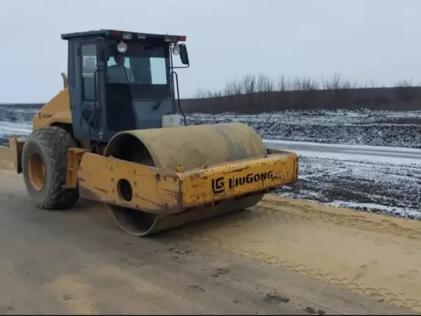 Фото к материалу: АО «Донаэродорстрой» одним из первых приступило к работе по реконструкции трассы М-4 «Дон»