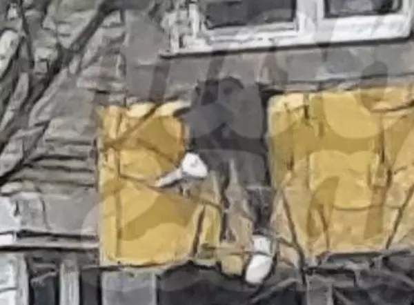 Фото к материалу: В Ростове 18-летний парень упал из окна многоэтажки и разбился насмерть