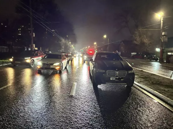 Фото к материалу: В Ростове водитель БМВ сбил 14-летнего подростка