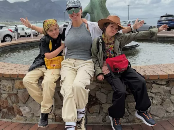 Фото к материалу: Полина Диброва показала снимки с детьми на отдыхе в День матери