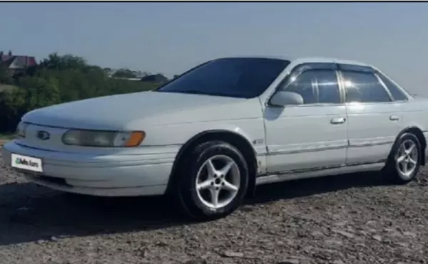 Фото к материалу: В Ростовской области нашли «киношный» раритетный автомобиль из фильма «Санта Клаус»