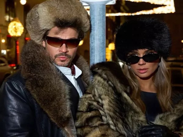 Фото к материалу: Павел Деревянко с женой показали дерзкий образ в шубах