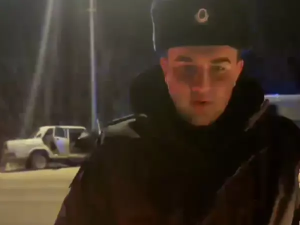 Фото к материалу: В Ростове водитель «Лады» врезался в фонарный столб и погиб из-за скользкой дороги