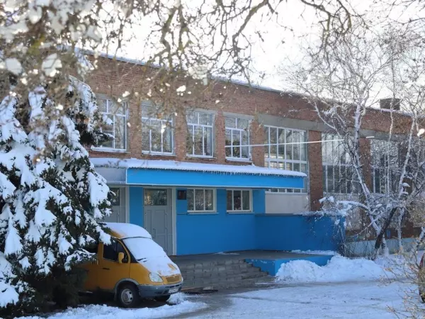 Фото к материалу: В Цимлянске эвакуировали школу №3 из-за сообщения о минировании