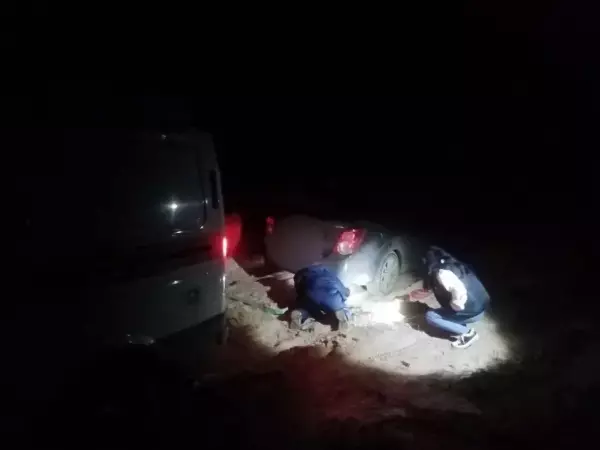 Фото к материалу: Молодая крымчанка на бездорожье в Шолоховском районе увязла в песках