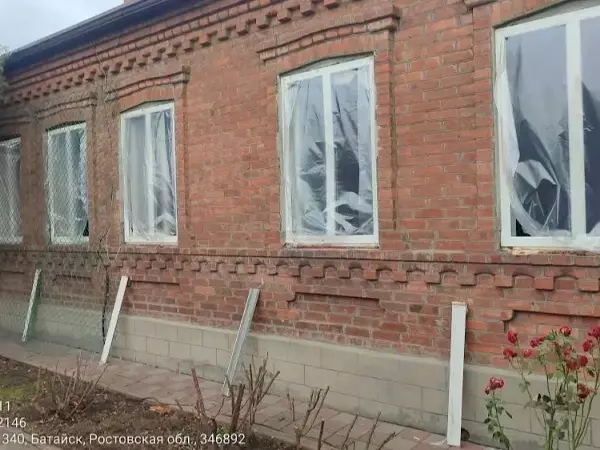 Фото к материалу: В Батайске после атаки БПЛА отремонтируют еще 20 окон в жилых домах