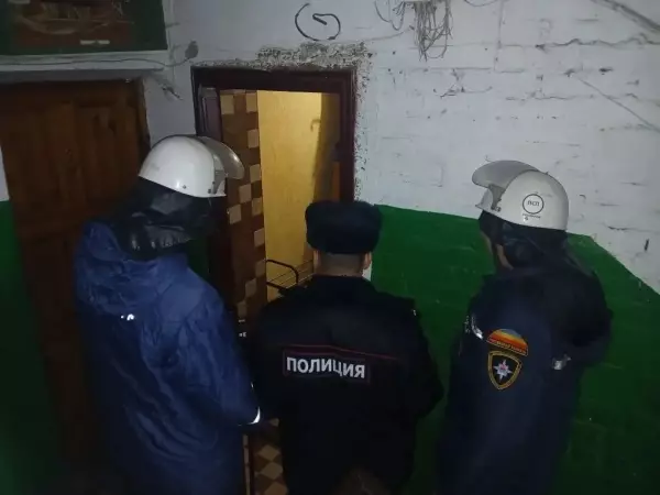 Фото к материалу: Не выходил на связь три дня: в Ростовской области спасатели обнаружили в квартире мужчину без сознания