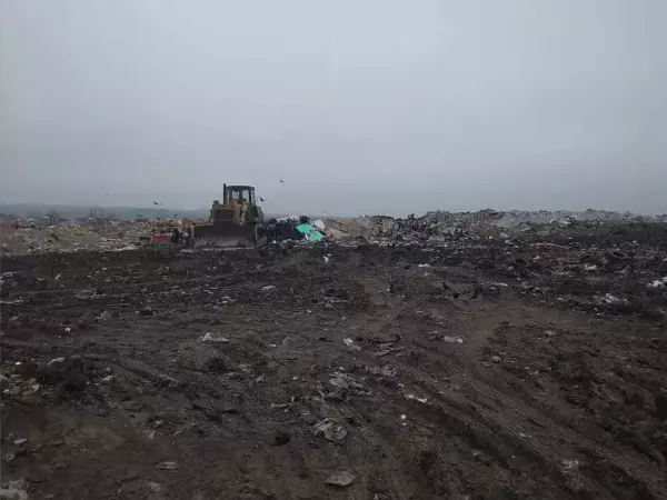 Фото к материалу: В Новошахтинске потушили мусорный полигон