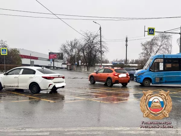 Фото к материалу: Пассажирка автобуса пострадала в ДТП с иномаркой на Вятской в Ростове