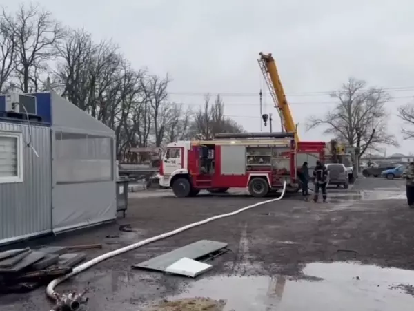 Фото к материалу: Под Ростовом загорелся склад с горючими материалами