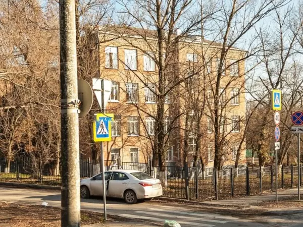 Фото к материалу: В Ростове эвакуировали детей из школы № 68