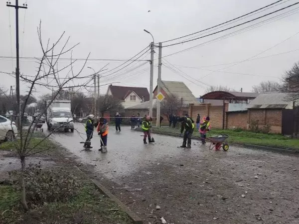 Фото к материалу: В Таганроге после атаки БПЛА минувшей ночью повреждено 24 частных дома
