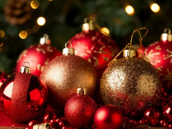 Фото к материалу: Врач из Ростовской области рассказала, чем могут быть опасны некачественные новогодние игрушки