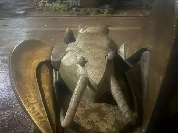 Фото к материалу: Скульптуре «Рак» на набережной в Ростове вернули глаз и починили ус