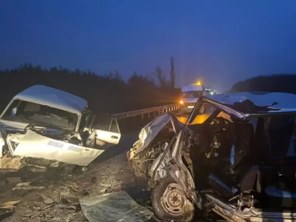 Фото к материалу: Один погиб и пятеро пострадали: в Ростовской области произошло жуткое ДТП с ребенком