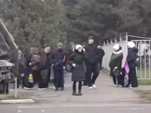 Фото к материалу: Вторую за день школу эвакуировали в Ростовской области из-за угрозы минирования