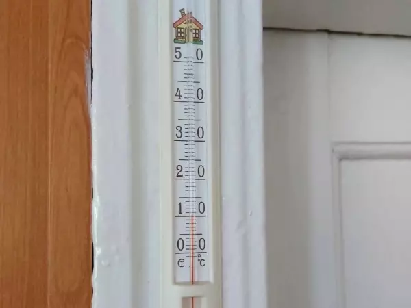 Фото к материалу: В Шахтах ученики замерзают в кабинетах при температуре +10 градусов