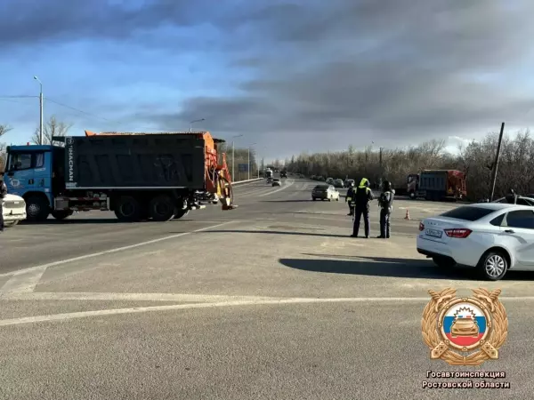 Фото к материалу: Из-за пожара в Новошахтинске ограничили движение транспорта