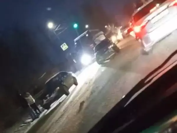 Фото к материалу: Чудом уцелели: Из-за плохой погоды в Таганроге случилось тройное ДТП