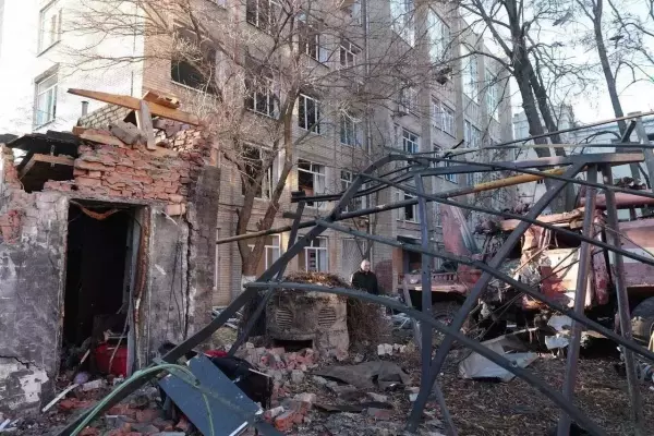 Фото к материалу: В Таганроге продолжают ликвидацию последствий атак БПЛА, произошедших в ноябре