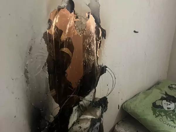 Фото к материалу: В Ростове новогодняя гирлянда в частном доме стала причиной пожара