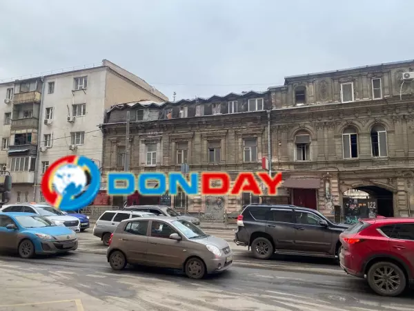 Фото к материалу: В Ростове вспыхнул пожар в старинном многоквартирном доме на Станиславского 