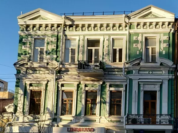 Фото к материалу: В Ростове под аренду почти за 200 тысяч рублей пустили офис в Доходном доме П.И. Никоненко