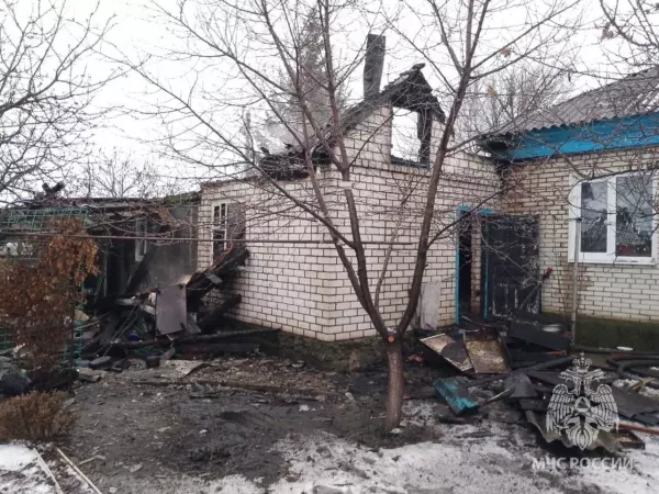 Фото к материалу: В Шолоховском районе Ростовской области пожар чуть не уничтожил жилой дом