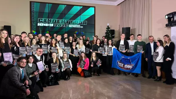 Фото к материалу: От лидеров до творцов: в ЮФУ прошла церемония «Студент года – 2025»