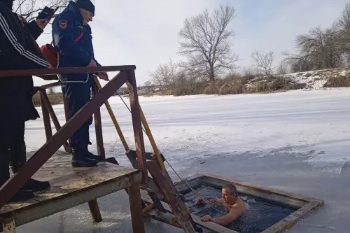 Более 20 тысяч жителей Ростовской области окунулись в купель на Крещение