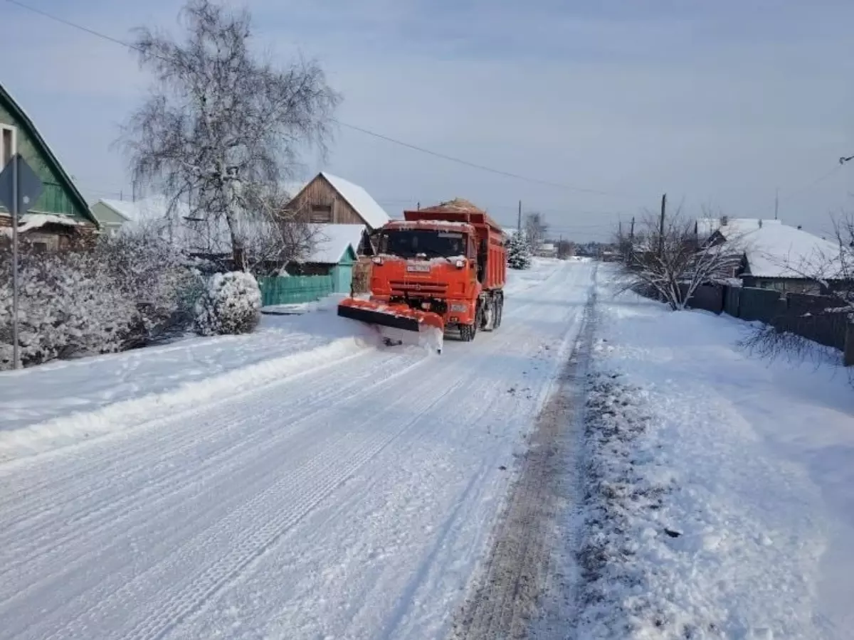 Мощный снегопад накрыл север Ростовской области: техника борется со стихией