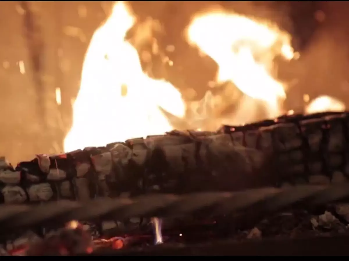 Сгорел дом, пострадал парень: В Каменске-Шахтинском из-за печи произошло два пожара 