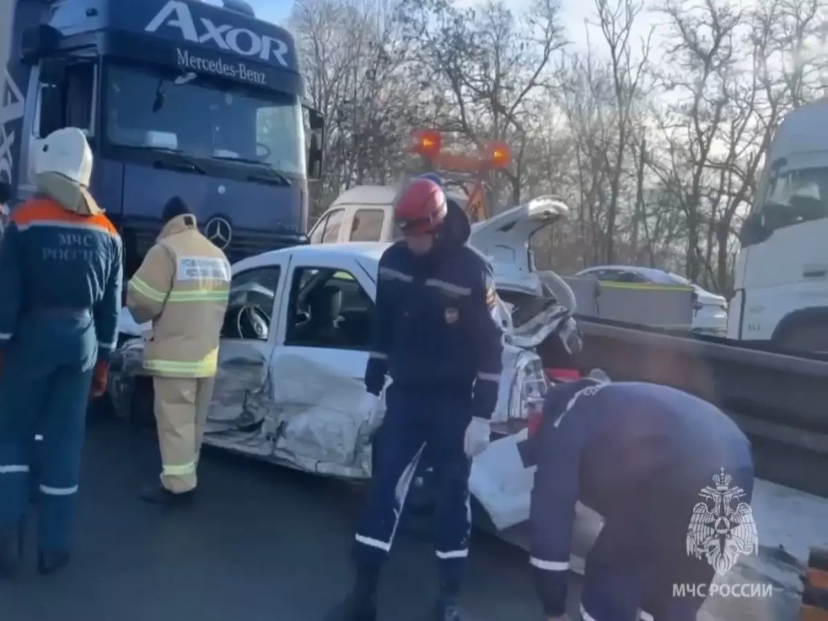В Ростовской области четыре человека погибли в ДТП с грузовиком