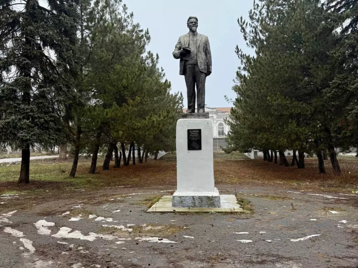 Жители Красного Сулина пожаловались на заброшенную зону привокзальной площади