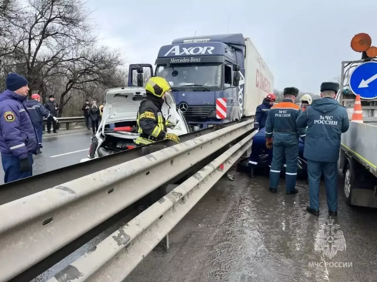 За минувшие сутки донские спасатели выезжали на тушение восьми пожаров и ликвидацию двух ДТП