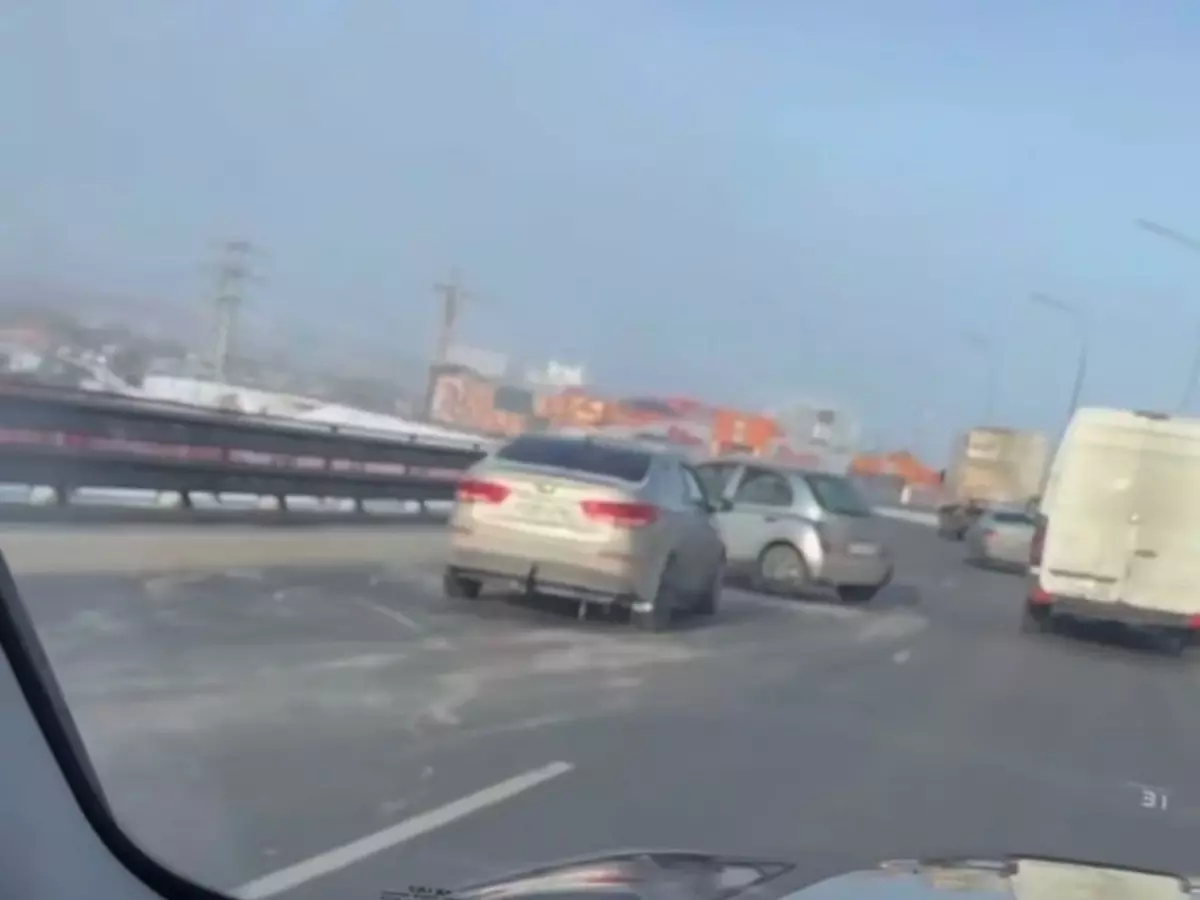 На трассе в сторону Ростова массовое ДТП на мосту