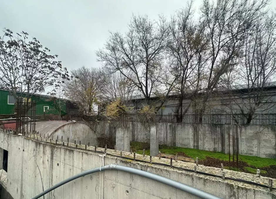 В промзоне Ростова на продажу выставили производственно-складской комплекс