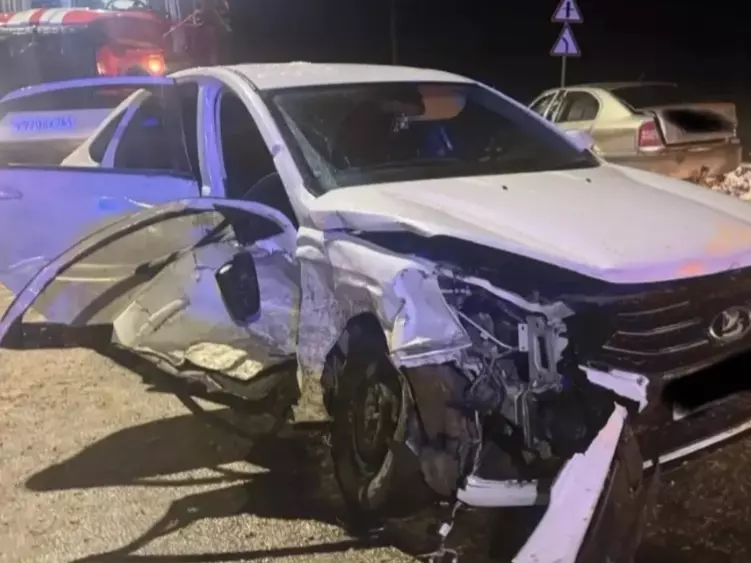 Смяло словно консервную банку: в жестком ДТП с легковушками в Ростовской области пострадали двое